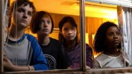 Multiverso De Paper Girls Fica Em Evidencia No Novo Trailer Da Serie Assista Widelg